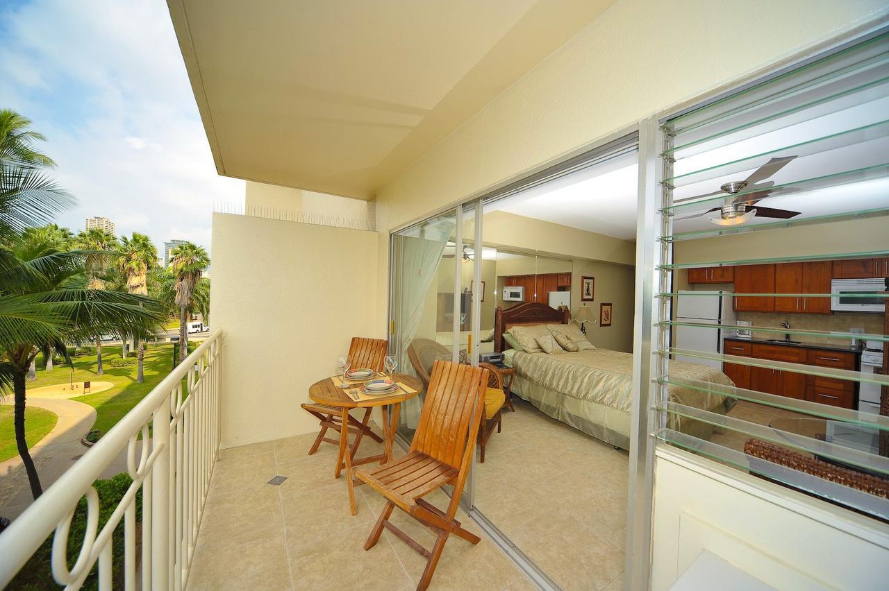 Waikiki Shore Beachfront Honolulu Dış mekan fotoğraf