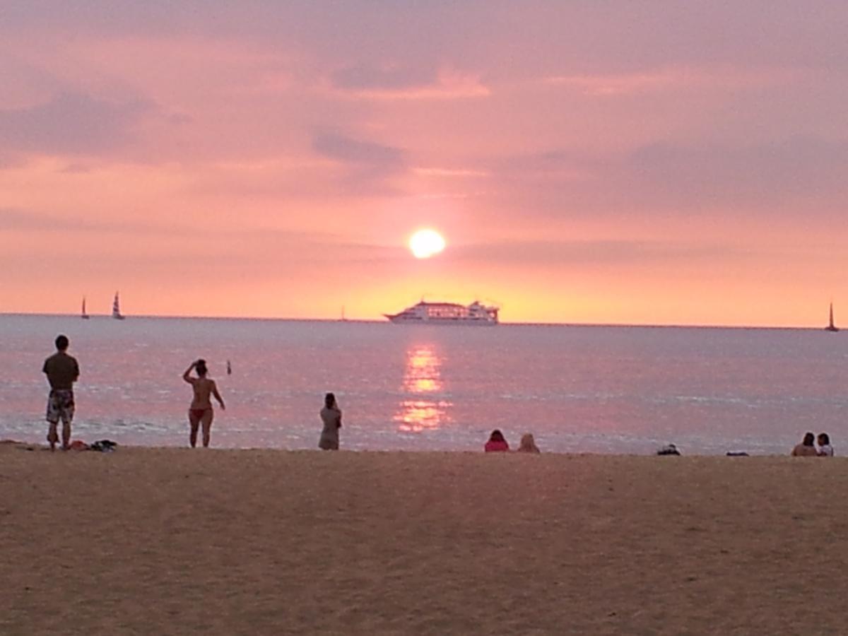 Waikiki Shore Beachfront Honolulu Dış mekan fotoğraf